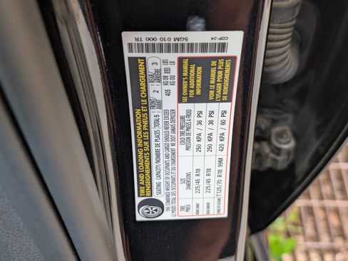 Used 2025 Volkswagen Jetta SE w/ Sunroof Package FWD image 38