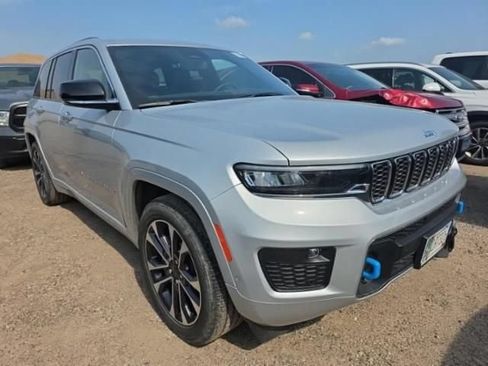 Used 2023 Jeep Grand Cherokee Overland w/ Luxury Tech Group IV AWD/4WD image 2