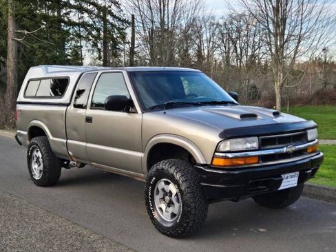 Used 2000 Chevrolet S10 Pickup 4x4 Extended Cab w/ Preferred Equipment Group image 9