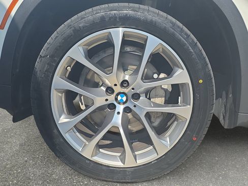 Used 2023 BMW X5 xDrive40i w/ Parking Assistance Package AWD/4WD image 32