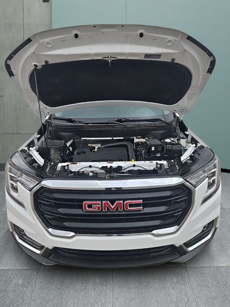 Used 2024 GMC Terrain SLE FWD image 10