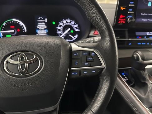 Used 2024 Toyota Sienna XLE image 29