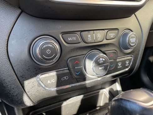Certified 2022 Jeep Cherokee Limited image 23