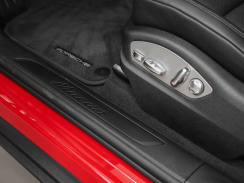 Certified 2025 Porsche Macan image 24