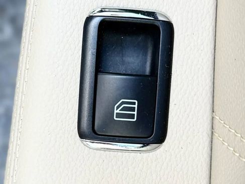 Used 2011 Mercedes-Benz E 350 4MATIC Wagon image 33