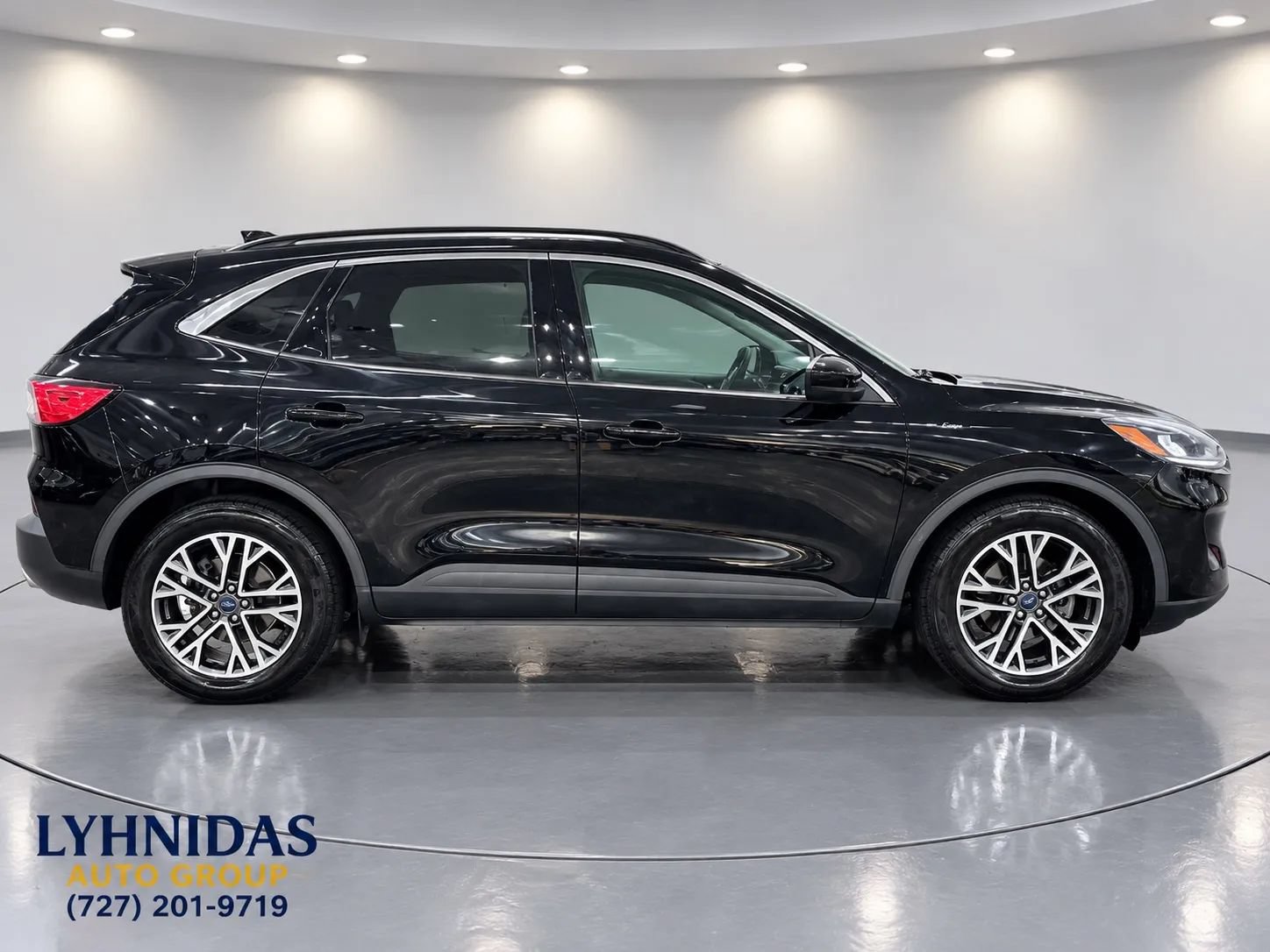 Used 2020 Ford Escape SEL FWD image 2