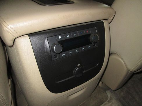 Used 2012 Chevrolet Suburban LT AWD/4WD image 34