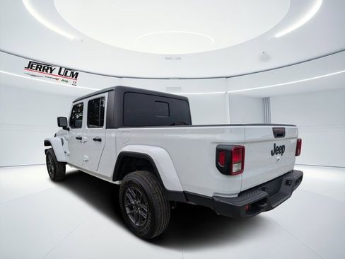 New 2025 Jeep Gladiator Sport image 5