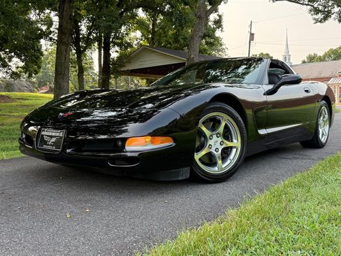 Used 2004 Chevrolet Corvette Coupe RWD image 6