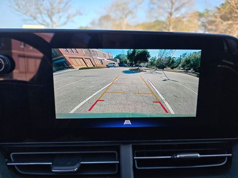 Certified 2025 Chevrolet Trax LT w/ LT Convenience Package image 17