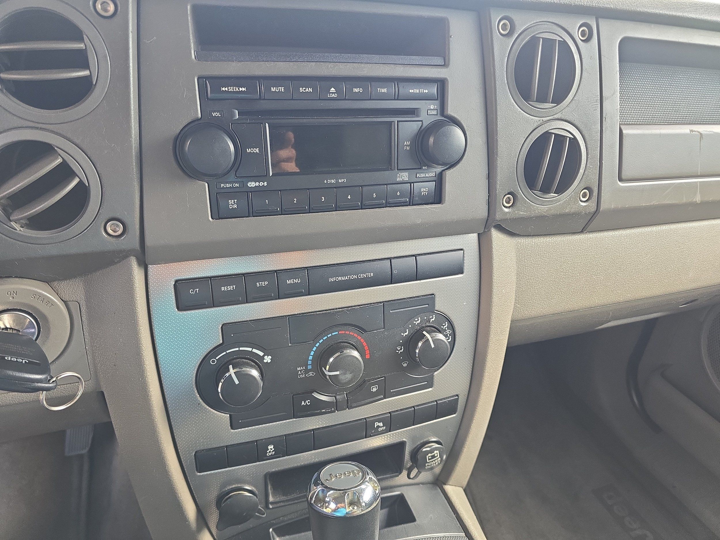 Used 2007 Jeep Commander Sport AWD/4WD image 11