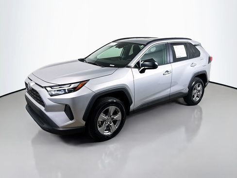 Used 2024 Toyota RAV4 LE AWD/4WD image 3