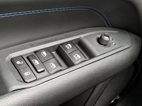 New 2026 Jeep Compass Latitude w/ Sun and Sound Group AWD/4WD image 33