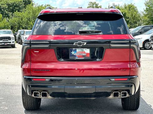Used 2025 Chevrolet Traverse RS FWD image 14