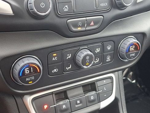 Used 2023 GMC Terrain SLT FWD image 17