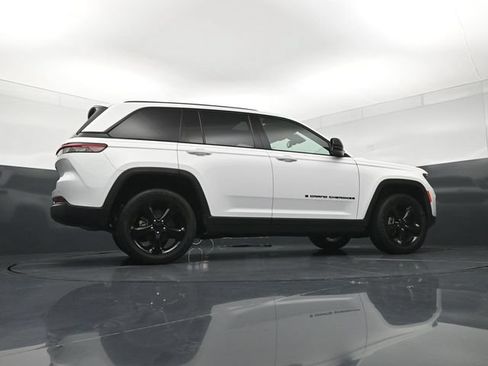 Used 2023 Jeep Grand Cherokee Altitude AWD/4WD image 24