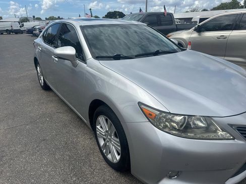 Used 2013 Lexus ES 350 w/ Premium Pkg FWD image 2