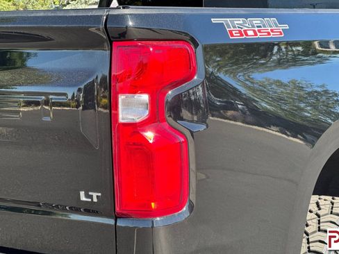 Used 2022 Chevrolet Silverado 1500 LT Trail Boss w/ LT Trail Boss Premium Package AWD/4WD image 34