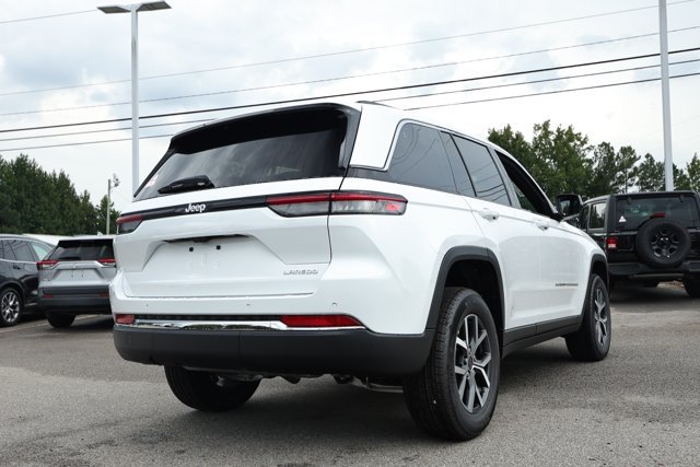 New 2027 Jeep Grand Cherokee Laredo X RWD image 6