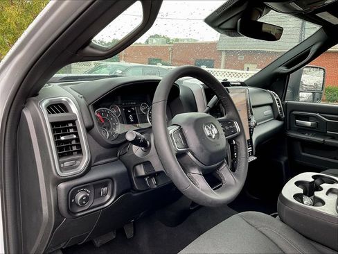 Used 2026 RAM 2500 Big Horn AWD/4WD image 4
