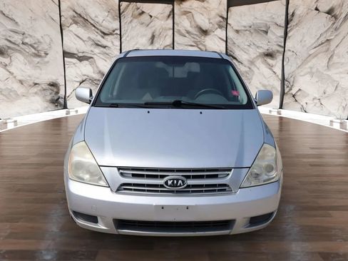 Used 2009 Kia Sedona LX w/ PWR Pkg image 2