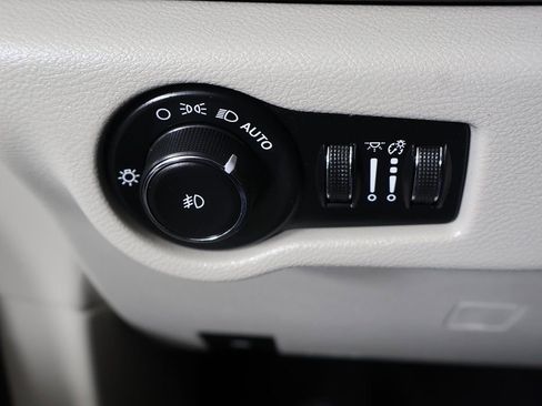 Used 2020 Chrysler Pacifica Touring-L Plus image 40