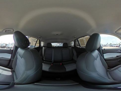 Used 2025 Chevrolet Trax LT FWD image 41