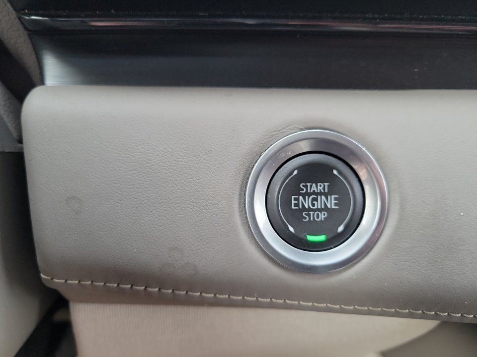 Certified 2024 Cadillac Escalade ESV Premium Luxury Platinum AWD/4WD image 20