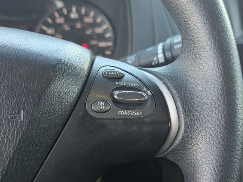 Used 2014 Nissan Pathfinder S FWD image 17