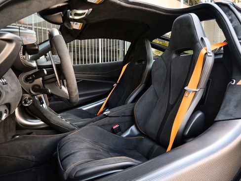 Used 2024 McLaren 750S RWD image 33
