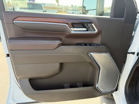 Used 2024 GMC Sierra 2500 Denali w/ Denali Reserve Package AWD/4WD image 13