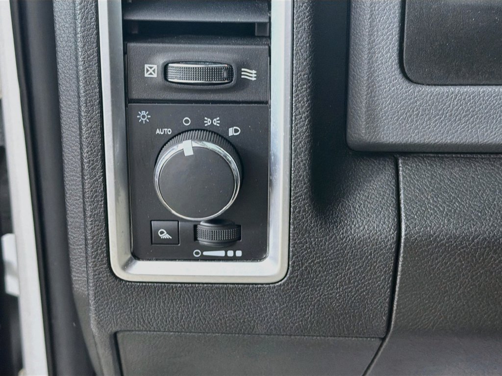 Used 2019 RAM 1500 Classic SLT AWD/4WD image 10