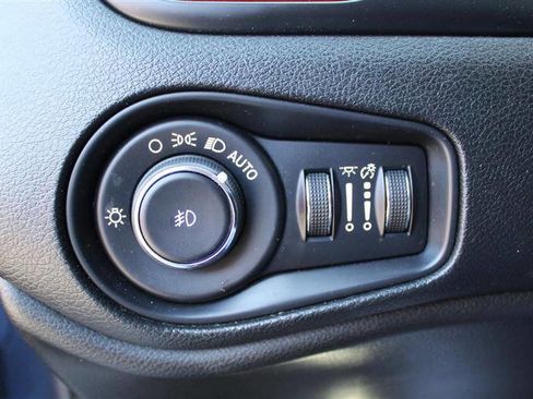 Used 2021 Jeep Renegade Trailhawk AWD/4WD image 17