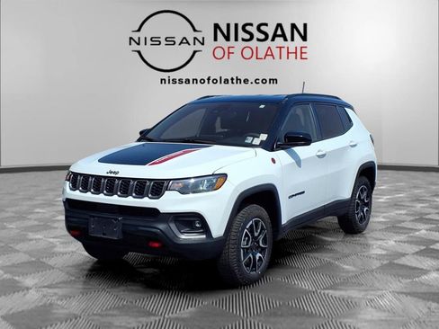 Used 2025 Jeep Compass Trailhawk AWD/4WD image 1