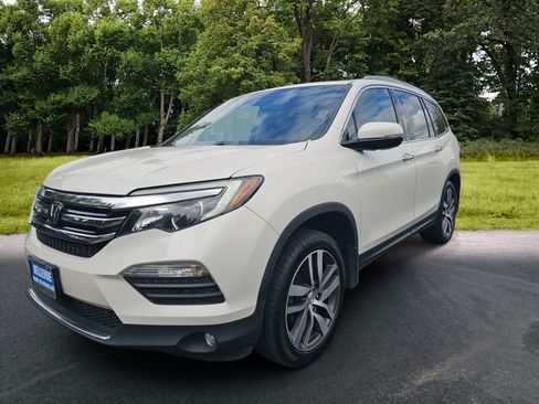 Used 2017 Honda Pilot Touring image 3