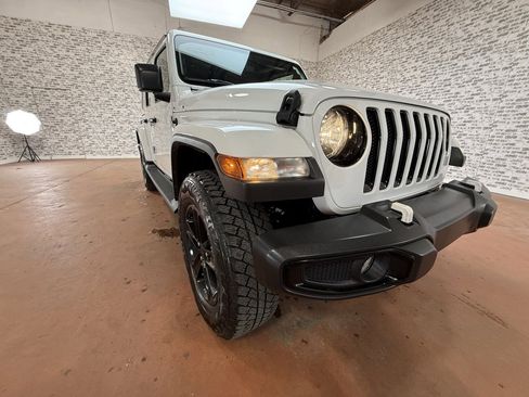 Used 2023 Jeep Wrangler Altitude image 9