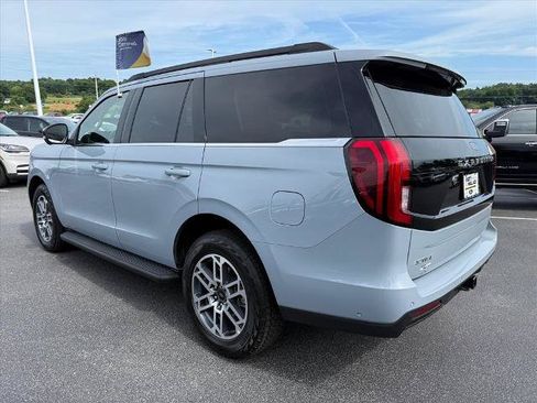 Certified 2025 Ford Expedition Active AWD/4WD image 5