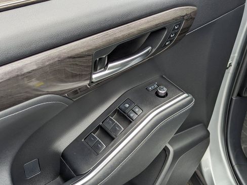 Used 2023 Toyota Highlander Limited AWD/4WD image 11