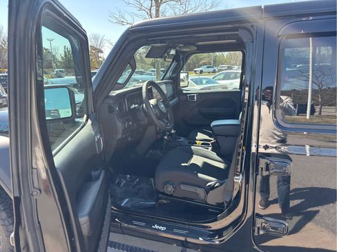 Used 2024 Jeep Wrangler Unlimited Rubicon 4xe w/ Technology Group AWD/4WD image 23