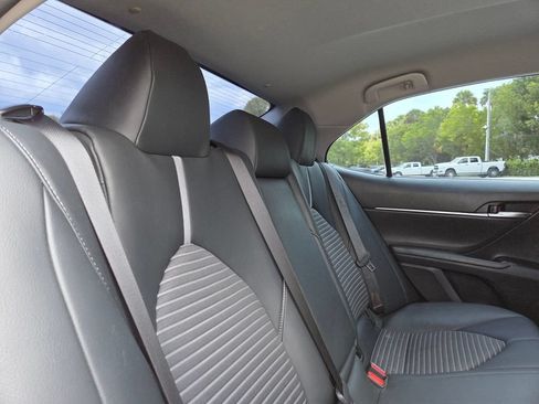 Used 2018 Toyota Camry SE FWD image 19