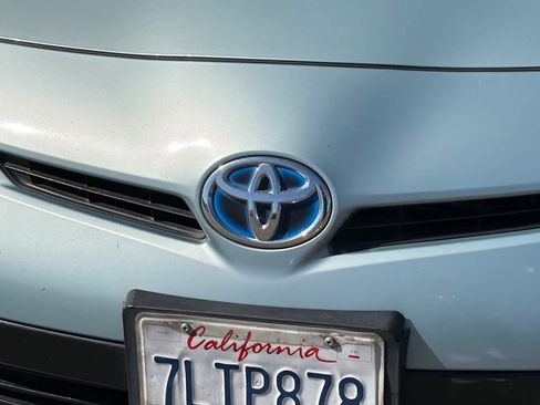 Used 2015 Toyota Prius Five FWD image 16