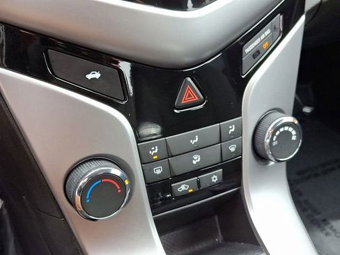 Used 2016 Chevrolet Cruze LT image 15