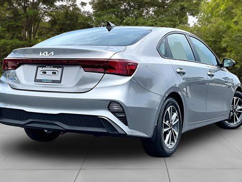 Used 2023 Kia Forte LXS w/ LXS Technology Package FWD image 2