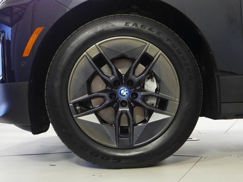Used 2024 BMW iX xDrive50 w/ Convenience Package AWD/4WD image 5