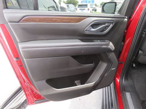 Used 2022 Chevrolet Suburban High Country RWD image 17