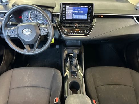 Used 2020 Toyota Corolla LE FWD image 4