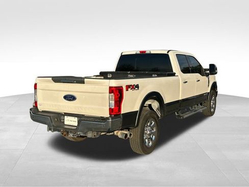Used 2019 Ford F250 Lariat w/ Chrome Package image 5