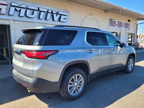 Used 2023 Chevrolet Traverse LT image 3