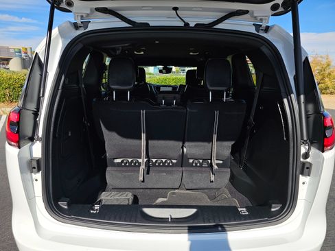 Used 2024 Chrysler Pacifica Limited FWD image 31