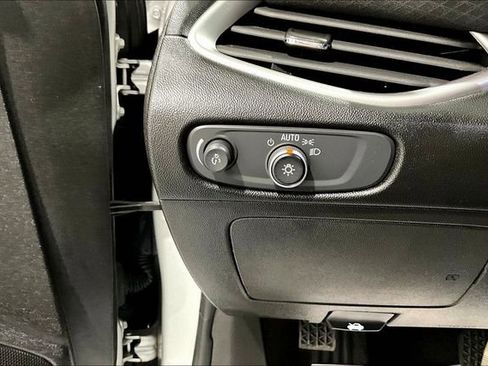 Used 2021 Chevrolet Malibu LS FWD image 16